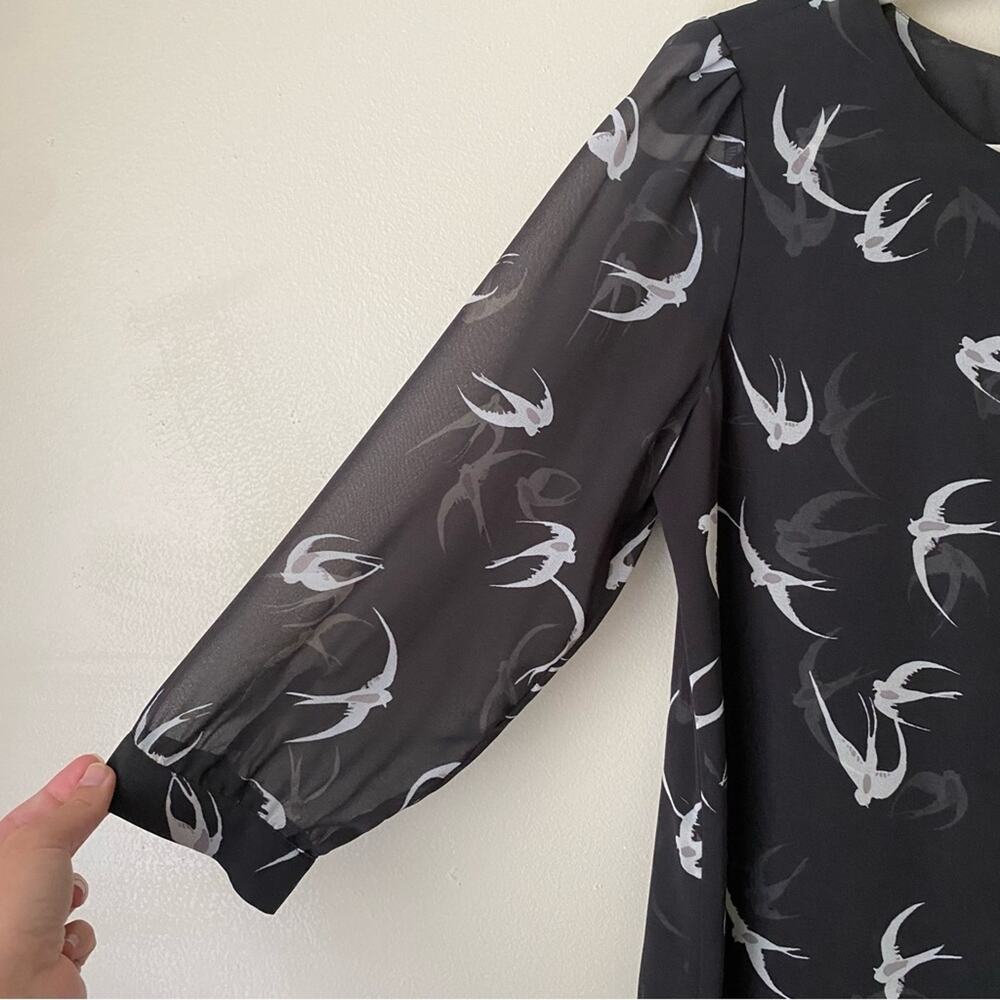 Banana Republic | Swallow Bird Print Blouse Top 3/4 Sleeves Gray White Petite M - Picture 4 of 9
